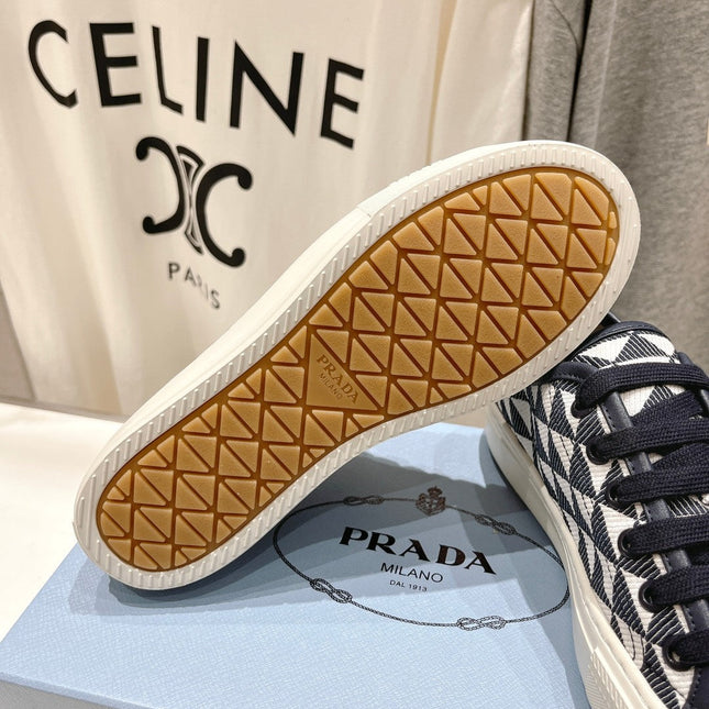 PRA PRINTED COTTON SNEAKERS WHITE AND BLACK TRIANGLE CANVAS