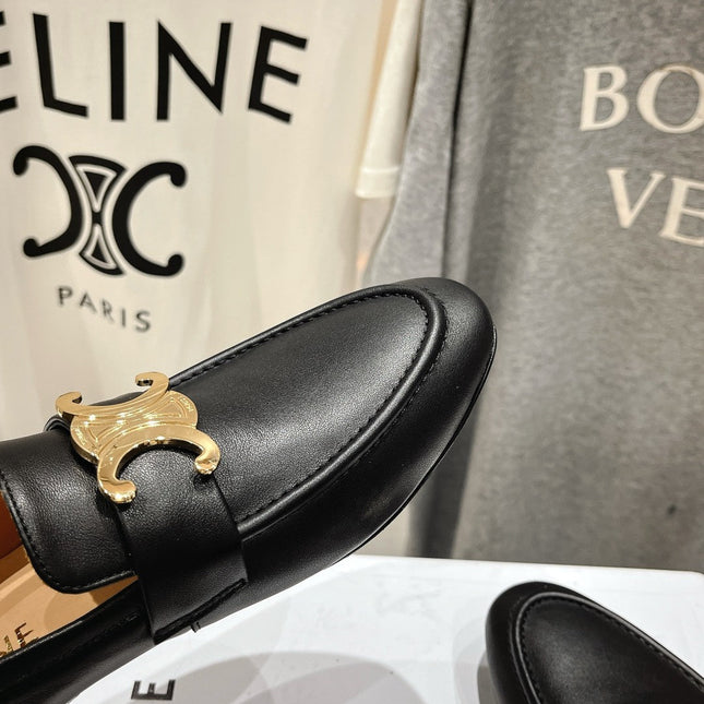 TRIOMPHE LOAFER IN BLACK SMOOTH CALFSKIN GOLD HARDWARE