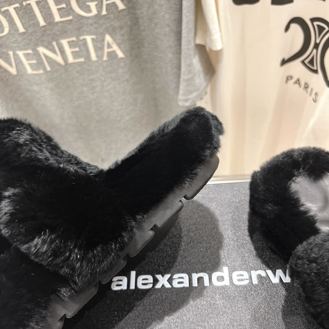 CHUNKY PLATFORM SLIPPER IN BLACK RABBIT FUR