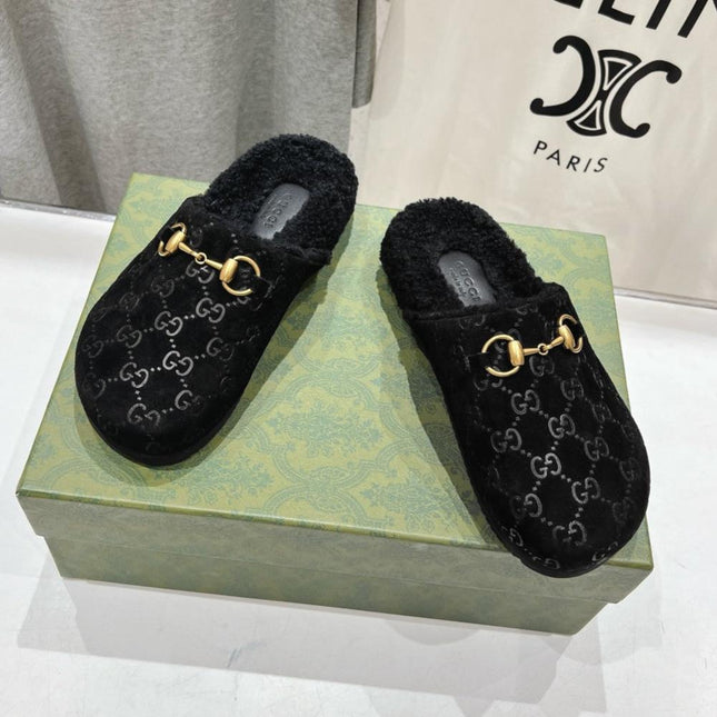 HORSEBIT MULE IN BLACK EMBOSSED SUEDE AND FLEECE LINING