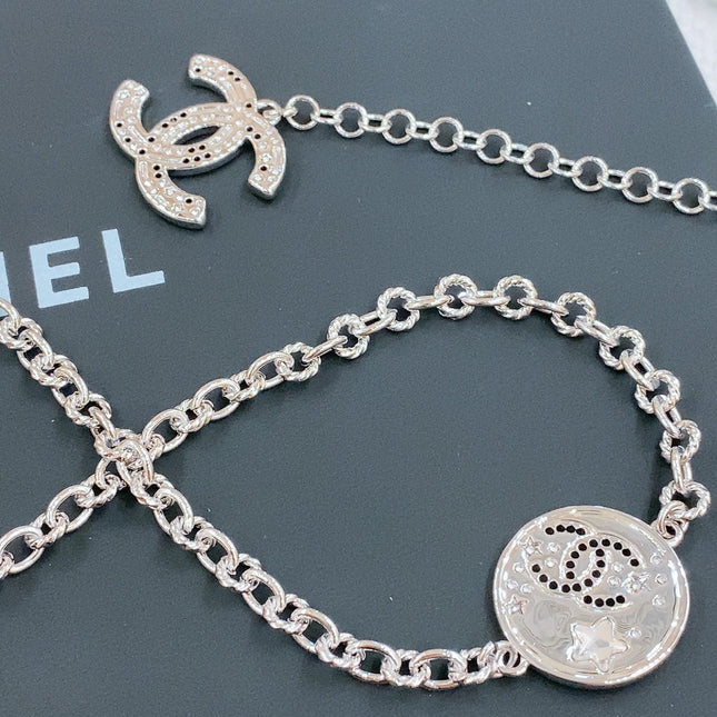 TWISTED CHAIN BELT WITH RHINESTONES AND LOGO PLATE IN SILVER TONE