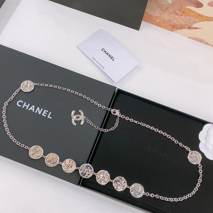 TWISTED CHAIN BELT WITH RHINESTONES AND LOGO PLATE IN SILVER TONE