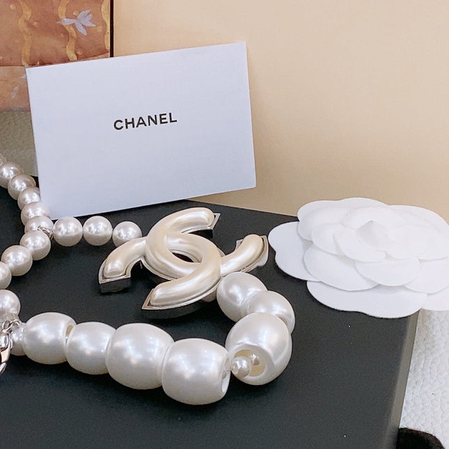CHAIN BELT IN PEARL AND SILVER METAL