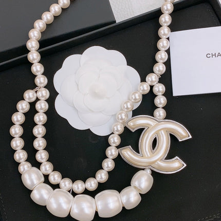 CHAIN BELT IN PEARL AND SILVER METAL