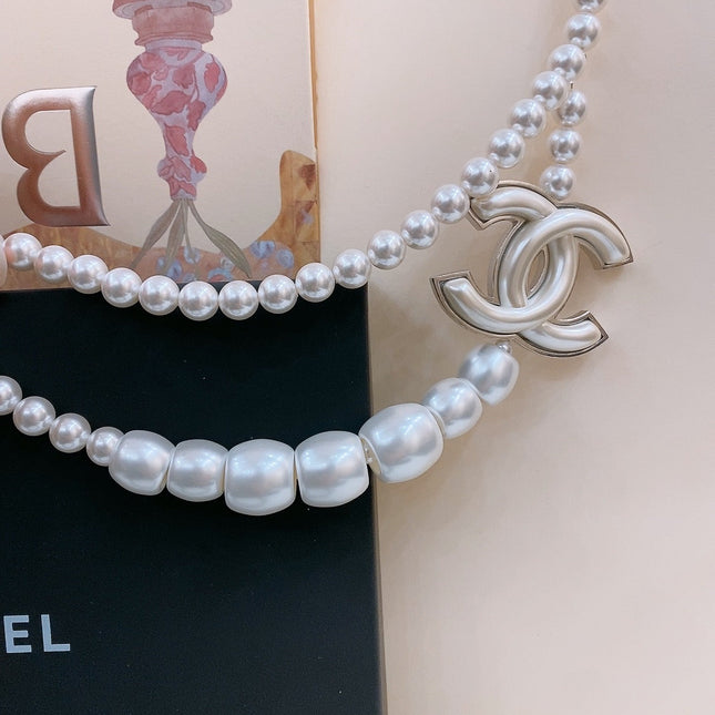 CHAIN BELT IN PEARL AND SILVER METAL
