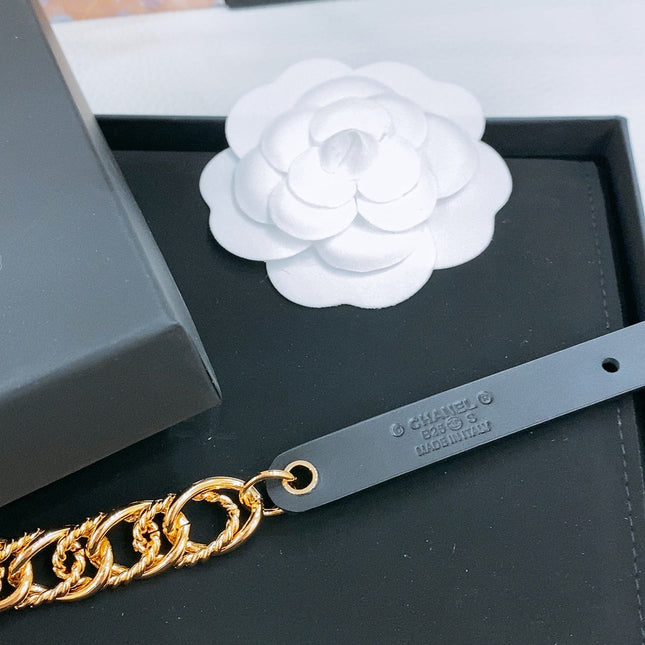 TWISTED GOLD CHAIN BELT IN GOLD METAL BLACK CALFSKIN GOLD BUCKLE