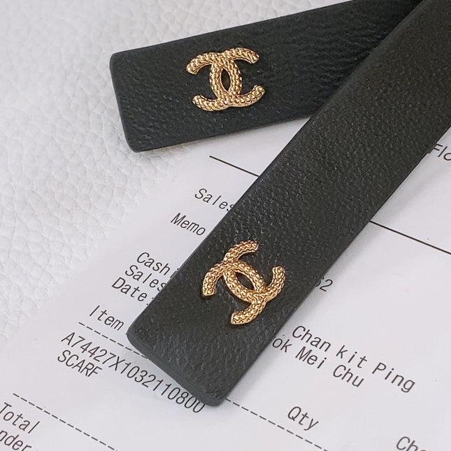 RIBBED BOW WAIST CHAIN IN GOLD TONE BRASS AND BLACK LAMBSKIN
