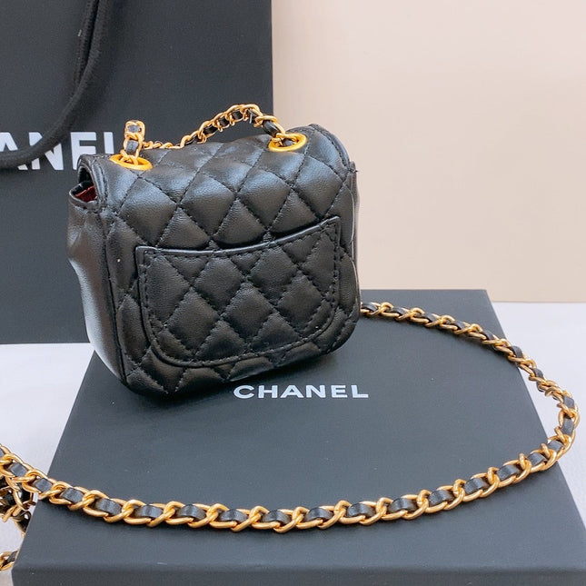 CHAIN BELT WITH GOLD METAL BLACK CALFSKIN INTERLINKING STRAPS AND MINI BAG