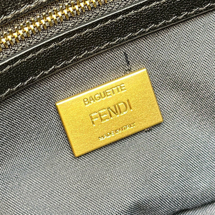 BAGUETTE 27 IN BLACK SMOOTH CALFSKIN GOLD HARDWARE