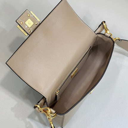 FENDI BAGUETTE 27 BAG IN SAND BEIGE CALFSKIN WITH GOLD HARDWARE