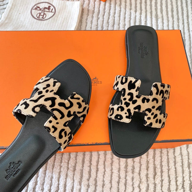 0RAN SANDAL IN CAMEL BROWN MIX BLACK SUEDE