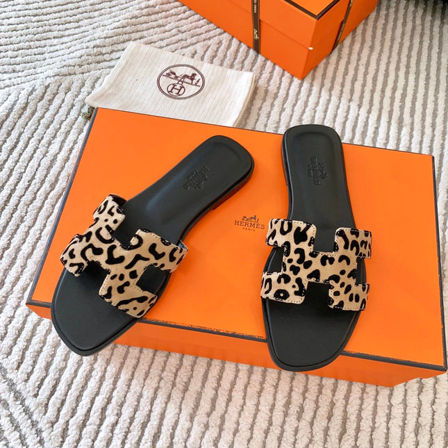 0RAN SANDAL IN CAMEL BROWN MIX BLACK SUEDE