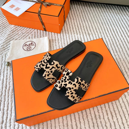 0RAN SANDAL IN CAMEL BROWN MIX BLACK SUEDE