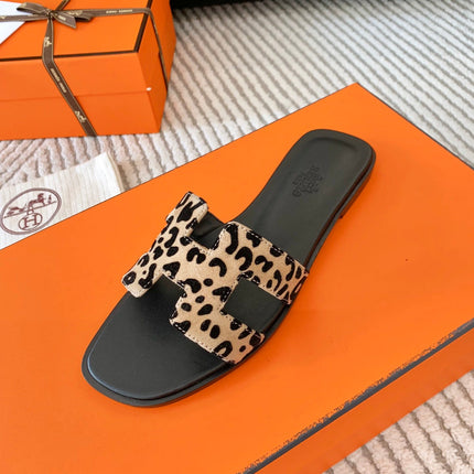 0RAN SANDAL IN CAMEL BROWN MIX BLACK SUEDE