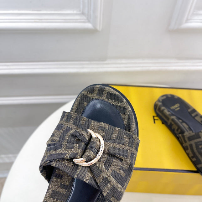 FENDI FLAT SLIPPER IN CEDAR BROWN MIX BLACK MONOGRAM JACQUARD FABRIC WITH GOLD HARDWARE