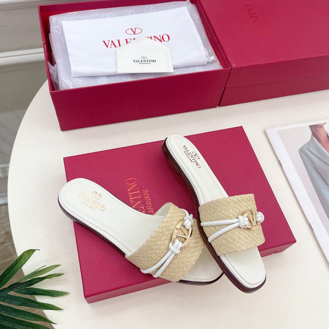 GARAVANI V LOGO SIGNATURE SLIDE IN BEIGE RAFFIA AND WHITE CALFSKIN