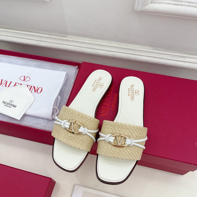 GARAVANI V LOGO SIGNATURE SLIDE IN BEIGE RAFFIA AND WHITE CALFSKIN