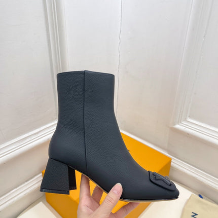 ANKLE BOOTS BLOCK HEEL 5.5 CM IN BLACK PEPPLE CALFSKIN