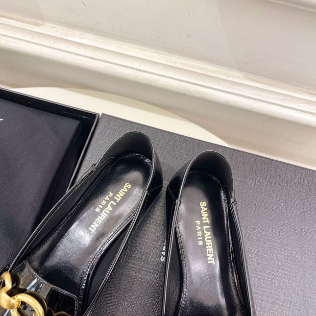 FLAT LOAFERS WITH GOLD CHAIN IN BLACK GLOSSY CALFSKIN
