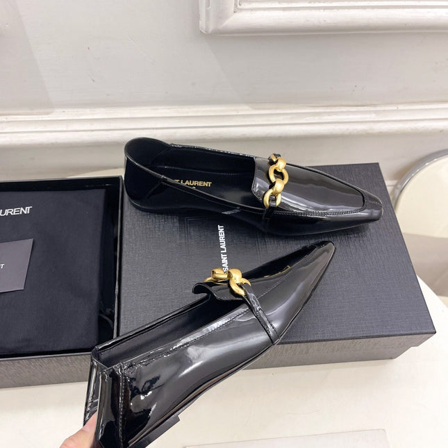 FLAT LOAFERS WITH GOLD CHAIN IN BLACK GLOSSY CALFSKIN