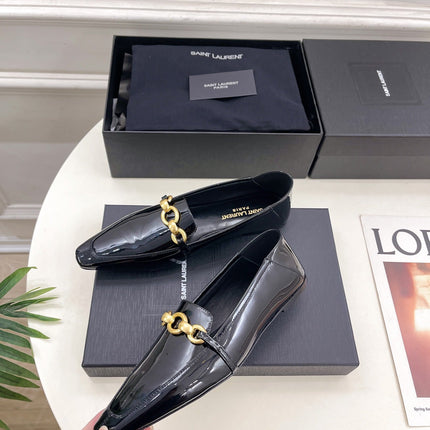 FLAT LOAFERS WITH GOLD CHAIN IN BLACK GLOSSY CALFSKIN