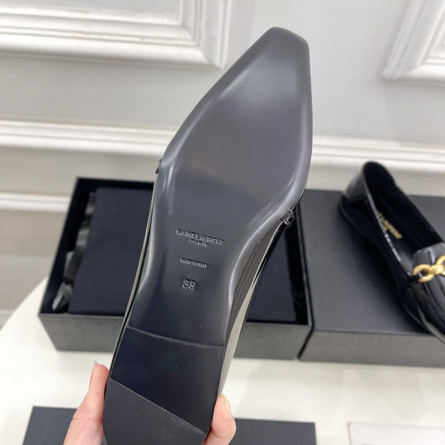 FLAT LOAFERS WITH GOLD CHAIN IN BLACK GLOSSY CALFSKIN
