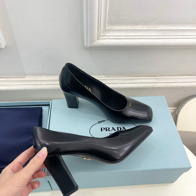 SQUARE TOE HIGH PUMPS IN BLACK SMOOTH LAMBSKIN