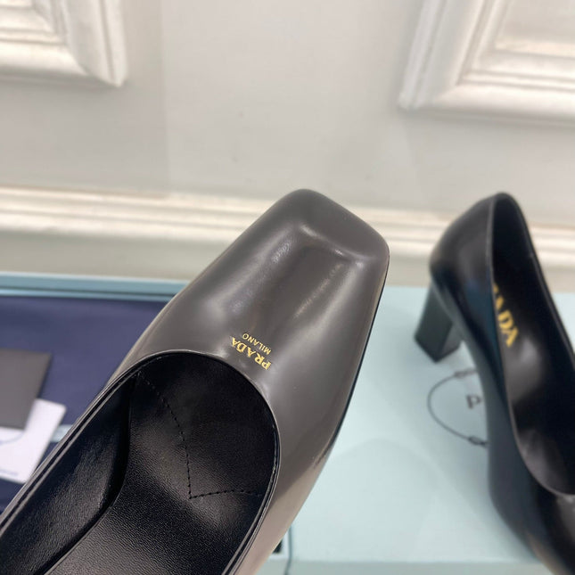 SQUARE TOE HIGH PUMPS IN BLACK SMOOTH LAMBSKIN