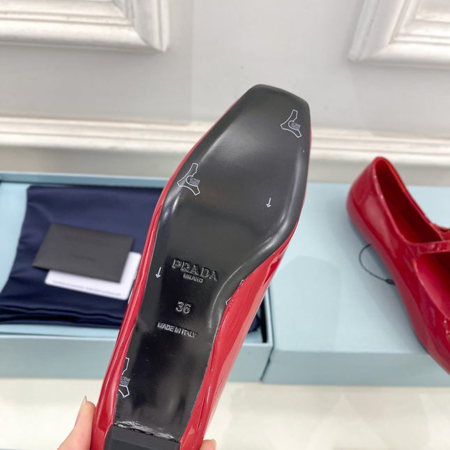 MARY JANE FLATS SQUARE TOE IN CRIMSON RED PATENT SHEEPSKIN