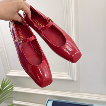 MARY JANE FLATS SQUARE TOE IN CRIMSON RED PATENT SHEEPSKIN
