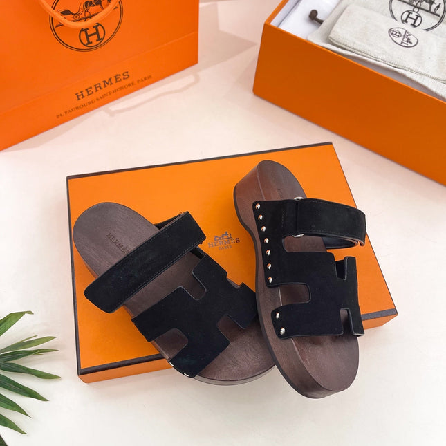 KOS CLOG IN BLACK SUEDE