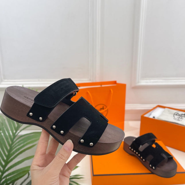 KOS CLOG IN BLACK SUEDE