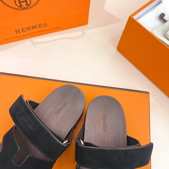 KOS CLOG IN BLACK SUEDE