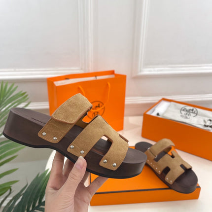 KOS CLOG IN PEANUT BROWN SUEDE