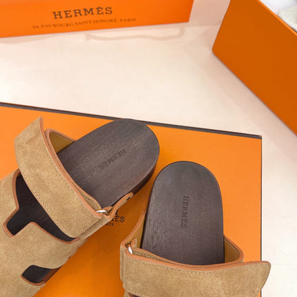 KOS CLOG IN PEANUT BROWN SUEDE