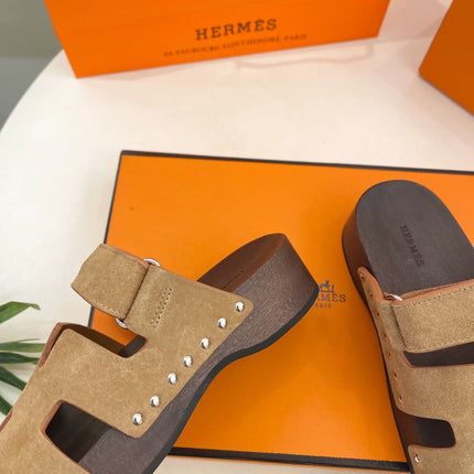 KOS CLOG IN PEANUT BROWN SUEDE