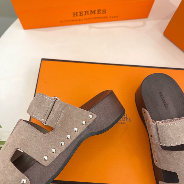 KOS CLOG IN KHAKI BROWN SUEDE