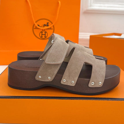 KOS CLOG IN KHAKI BROWN SUEDE