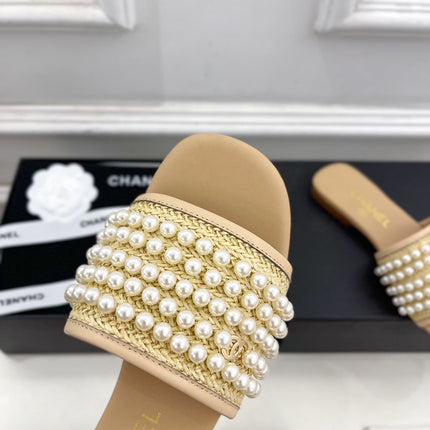 FLAT SLIDE IN FLAX YELLOW CALFSKIN WITH PEARLS