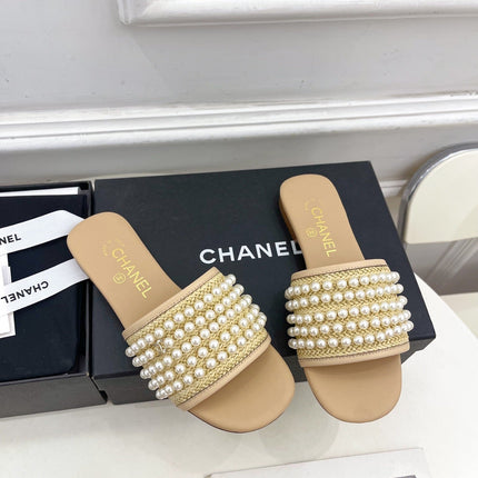 FLAT SLIDE IN FLAX YELLOW CALFSKIN WITH PEARLS