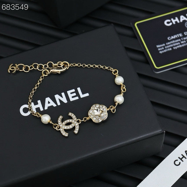 CC BRACELET 25P IN GOLD METAL PEARLY WHITE AND CRYSTAL