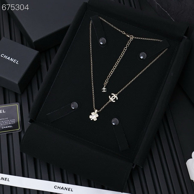 PENDANT NECKLACE FULL DIAMOND FOUR-LEAF CLOVER DOUBLE C IN GOLD