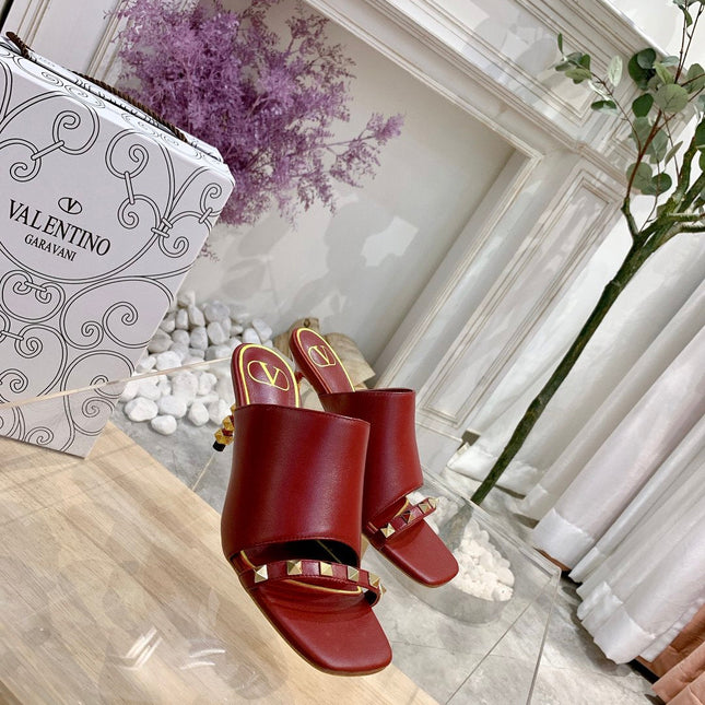 ROCKSTUD TOWER-HEEL MULES IN CURRANT RED CALFSKIN 7 CM