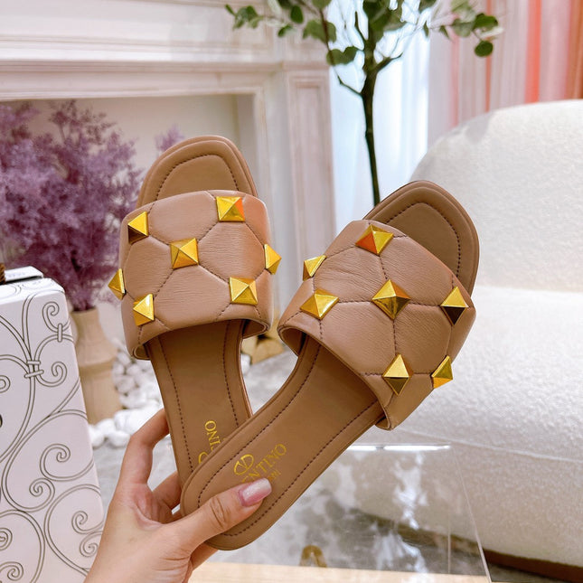 STUD FLAT SLIDE IN PEANUT BROWN LAMBSKIN