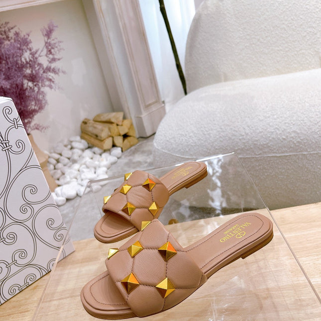 STUD FLAT SLIDE IN PEANUT BROWN LAMBSKIN