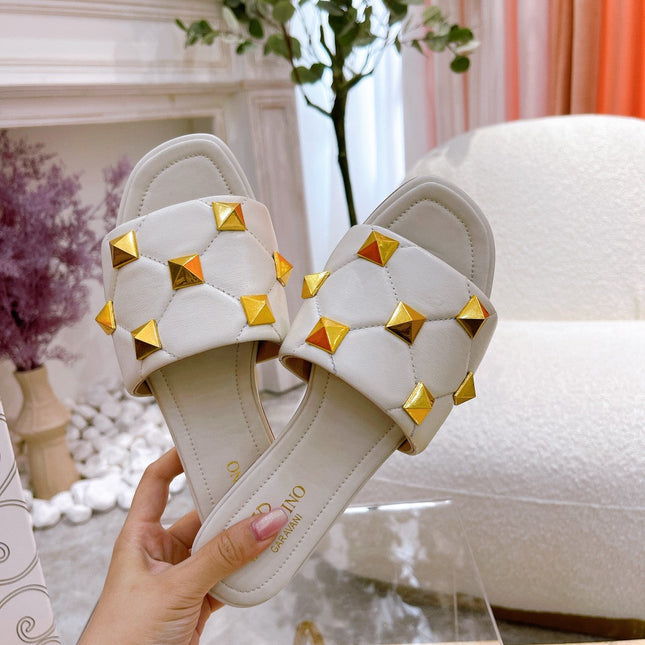 STUD FLAT SLIDE IN WHITE LAMBSKIN