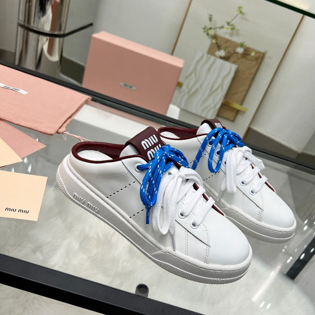 SNEAKER MULES IN WHITE CALFSKIN WHITE BLUE LACES