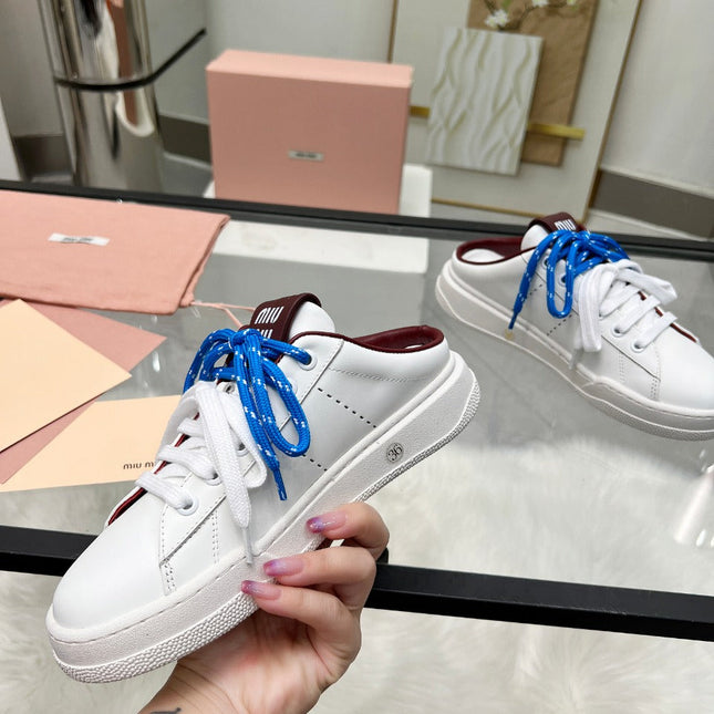 SNEAKER MULES IN WHITE CALFSKIN WHITE BLUE LACES
