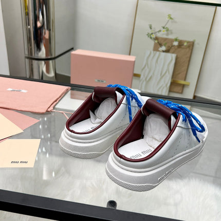 SNEAKER MULES IN WHITE CALFSKIN WHITE BLUE LACES
